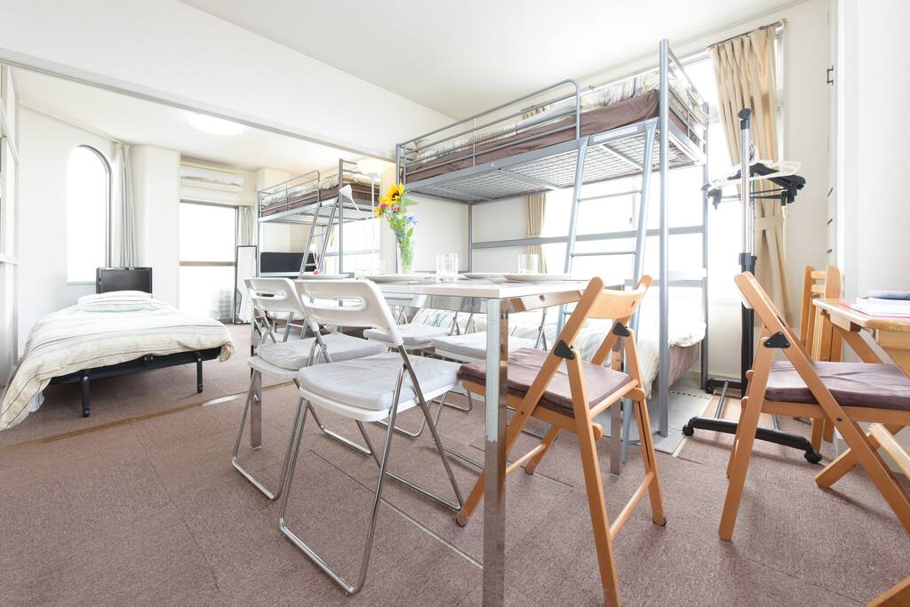 The beds arrangement for 5 people.