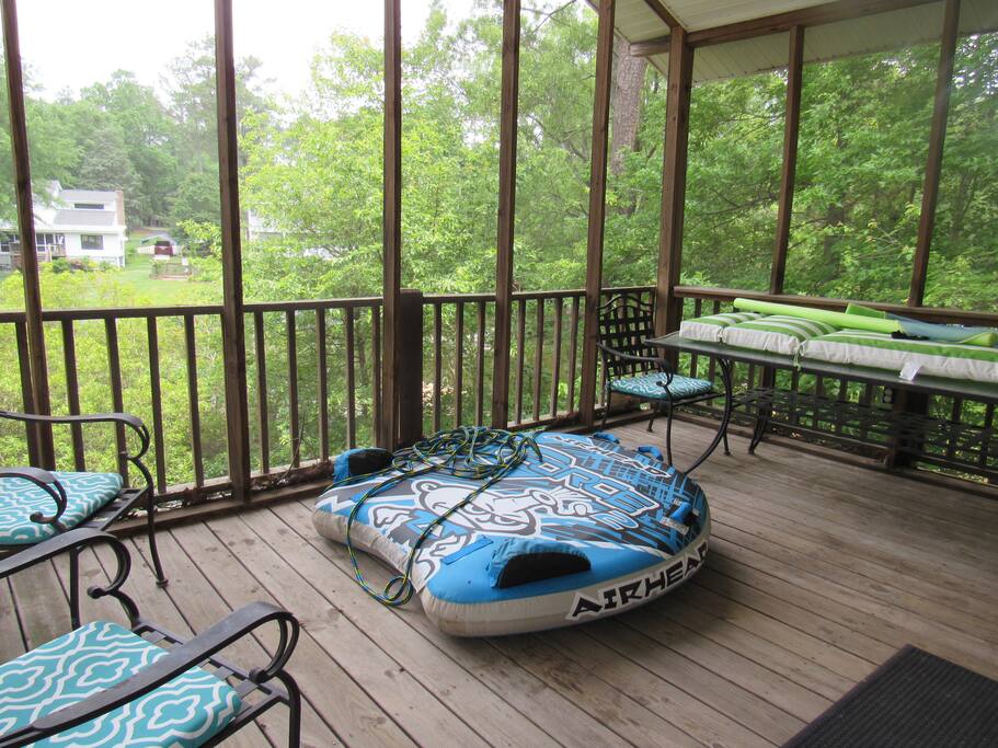 Screened-in Porch