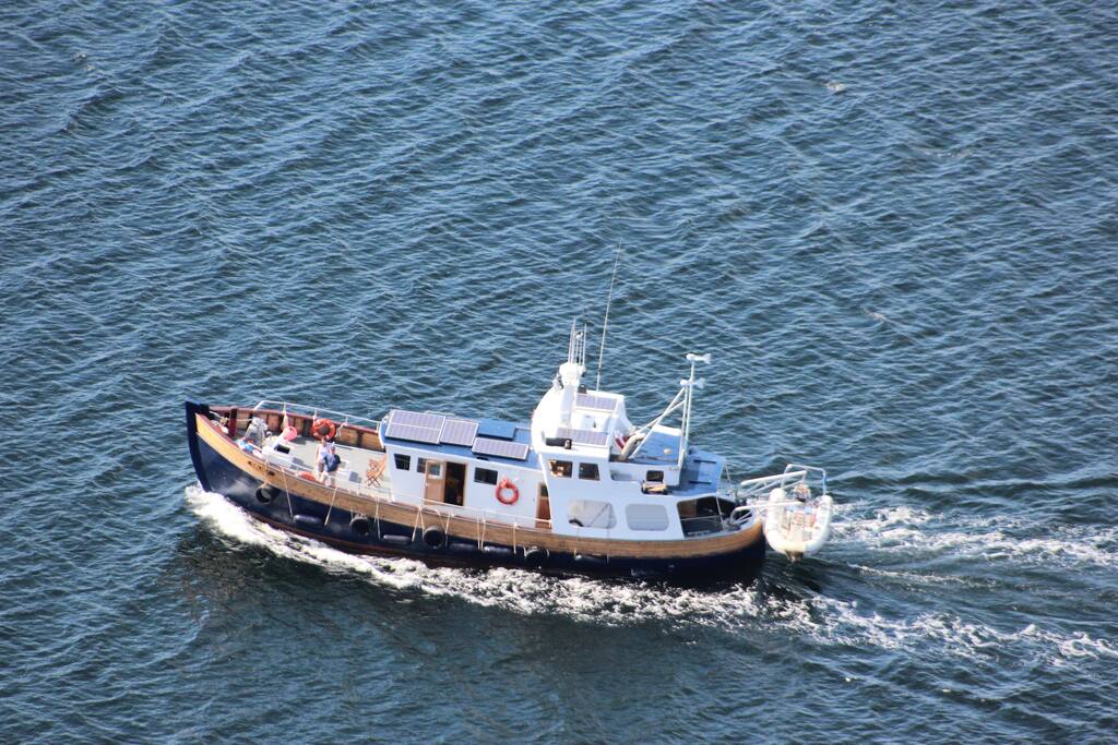 Orlik cruising South West on Loch Ness in search on the MONSTER ! !