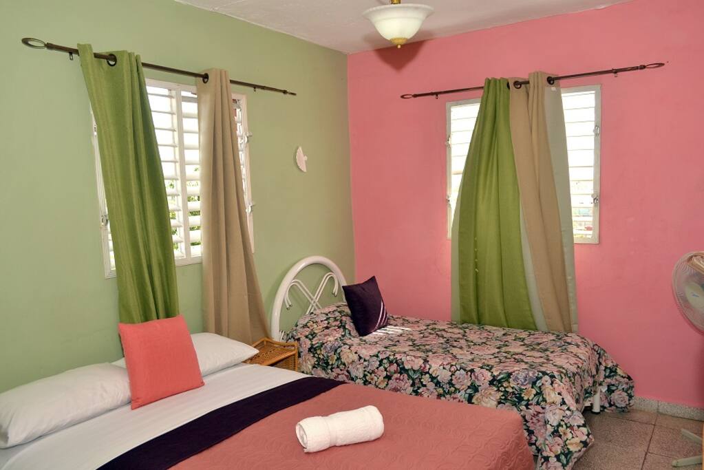 habitacion con gran ventilacion y luz solar a su gusto