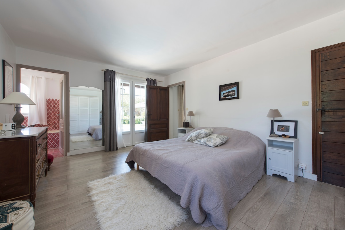 Dhomë gjumi 1 pamje nga kati përdhes