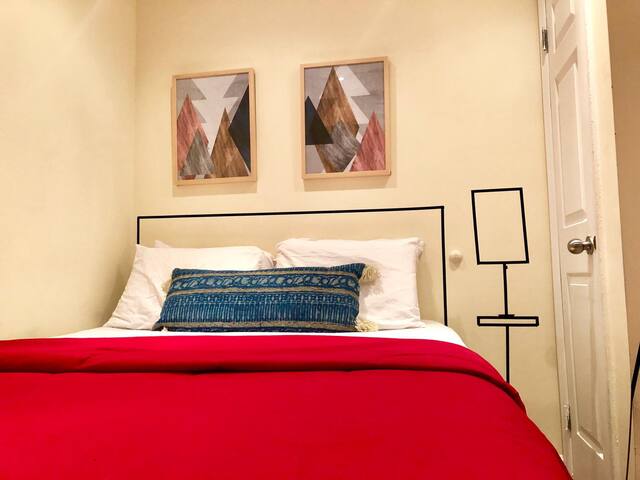 Private room right next to Central Park!!