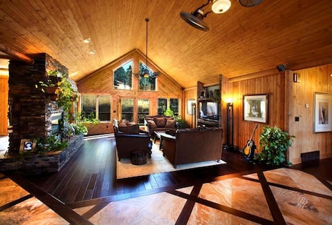 Gold Dust Manor-beauty, serenity, privacy for all