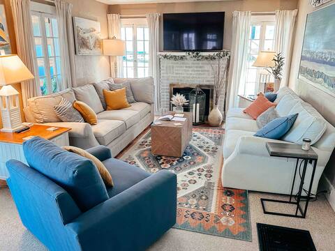 Lakefront Getaway: Dock & kayaks ! Pet friendly