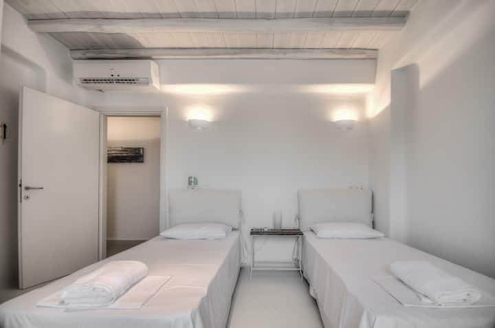 בריכה מפלס חדר שינה 2 (כתאום)