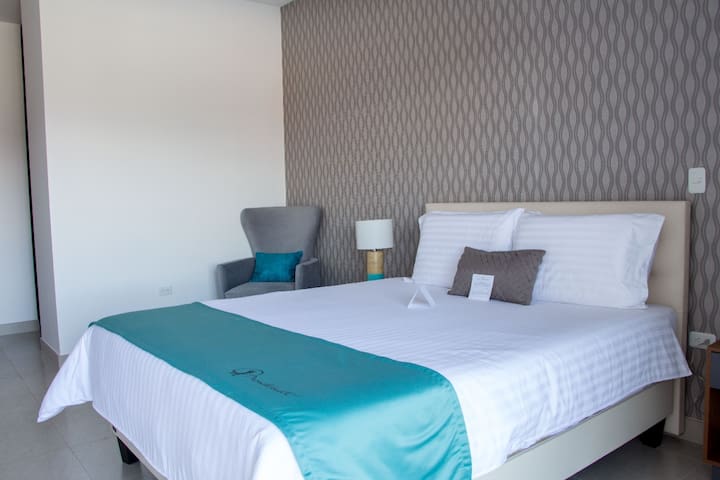 Apartamento de 2 dorm. con vista a la piscina