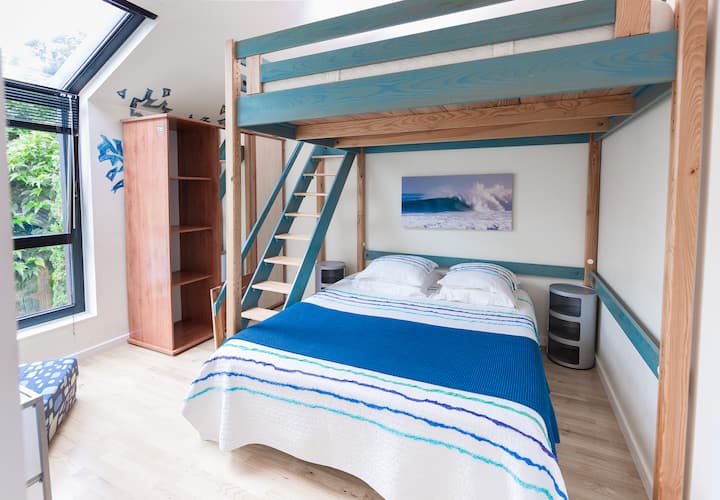 2 jednolôžka alebo kráľovná a dvojposteľ na torte