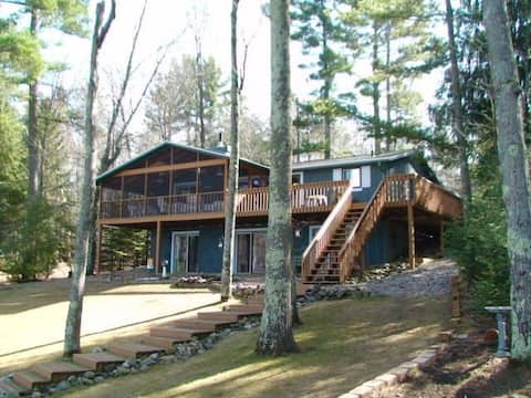 Loon’s Landing - A Northwoods Lake House