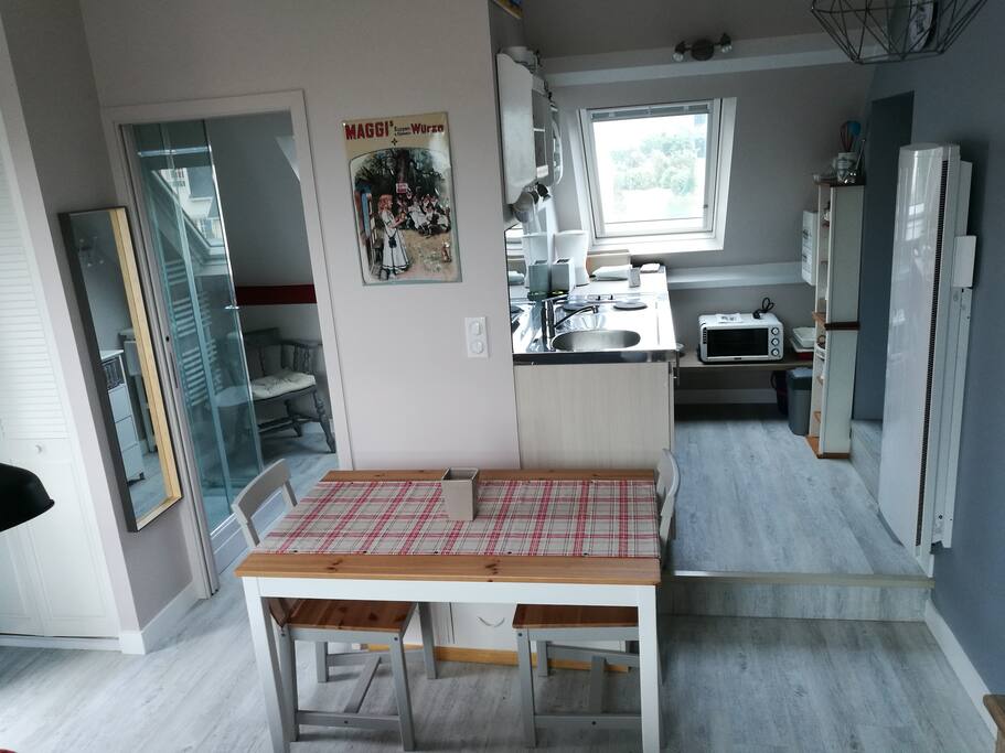 Salle d'eau, coin déjeuner & kitchenette