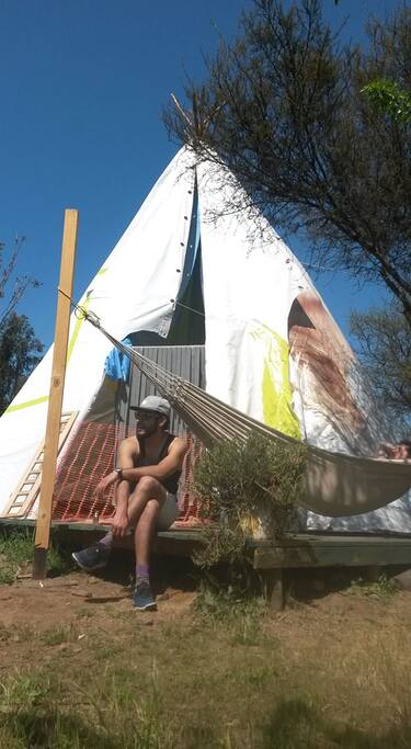 Tipi tienda indígena. Capacidad para 4 personas. Ventilda e iluminada. Un concepto diferente de hospedaje