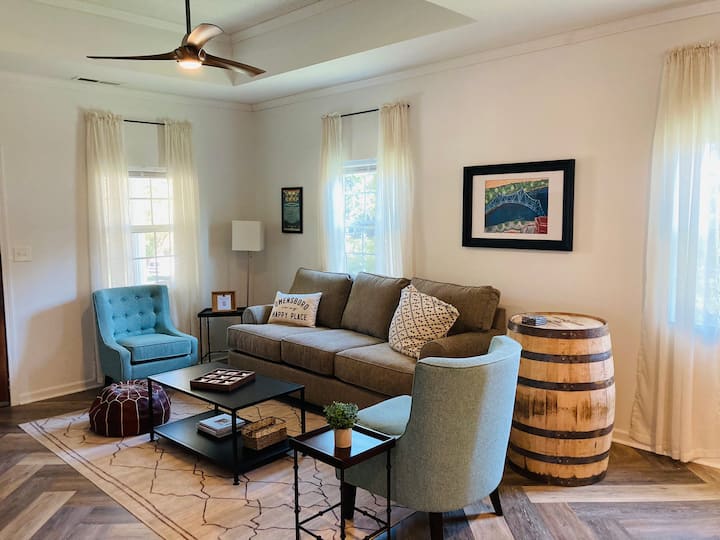 1895 House:Renovated historic home, no booking fee