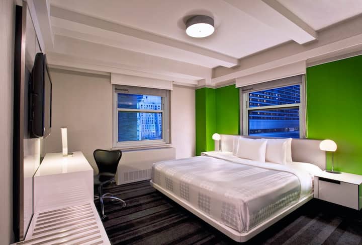 Downtown cool – yet sophisticated hotel rooms in Times Square New York.
