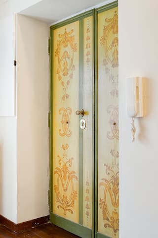 CS Spanish Steps Luxury Apartment gallery image 2