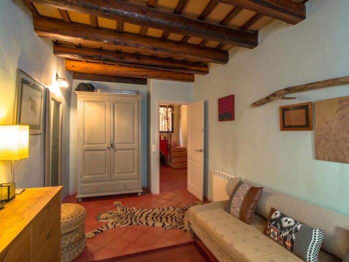 Habitación con sofá cama