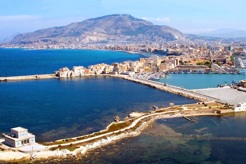 Trapani tra i mari.