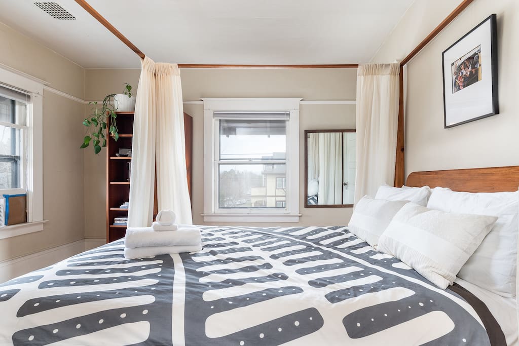 Light-filled bedroom w/ Queen bed.