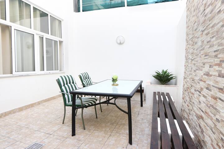 LISBON TIMES 4 – Four bedroom with lovely patio gallery image 2