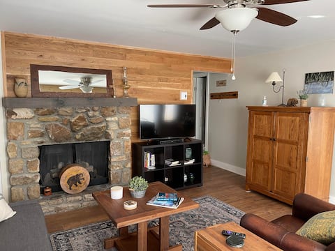 Top Airbnb: Couple's Retreat; Relax, Rejuvenate, Return in Seven Devils