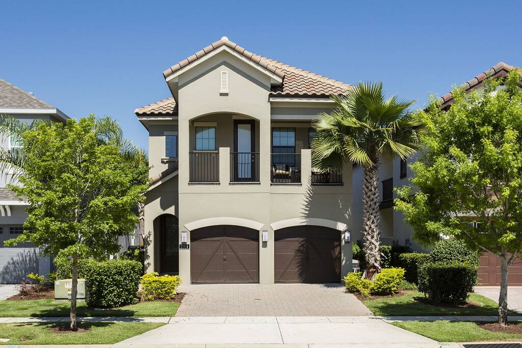 1004 Castle Pines.