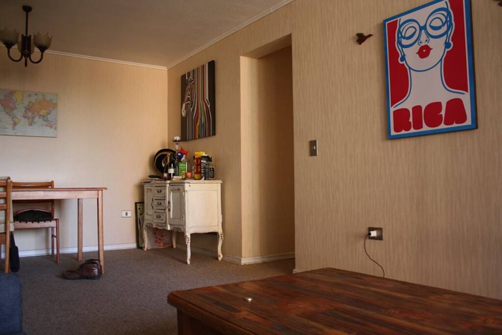 Este es el living y comedor. La terraza está a la izquierda con vistas al sur de Santiago.