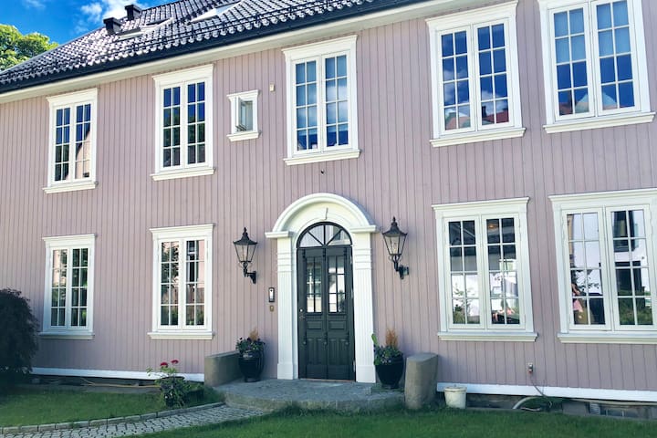 The Rose Rooms – spacious two floor apartment gallery image 3