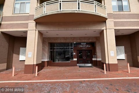 Luxury condo in Bethesda