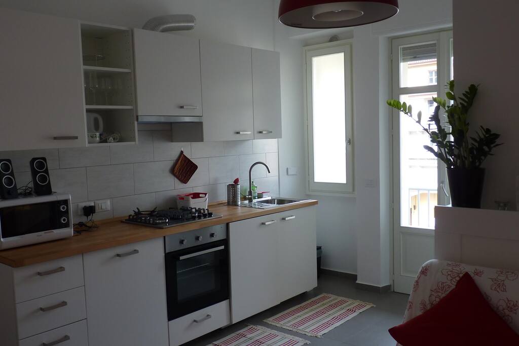 Cucina completamente attrezzata