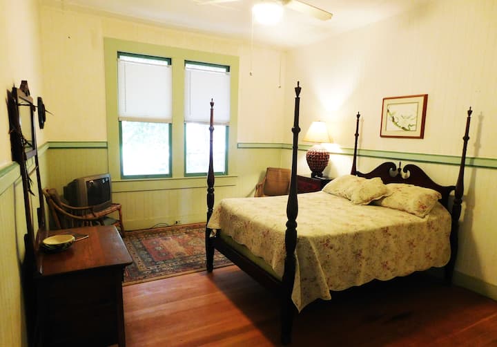 Maile, Restored Plantation House Houses for Rent in Pahala, Hawaii