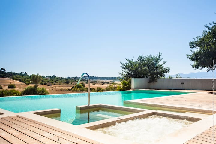 DALT SON MORRO , moderna villa con encanto.