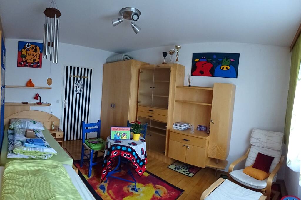 Wohnen im KUHlianezimmer
Schlafzimmer für LangschläferInnen