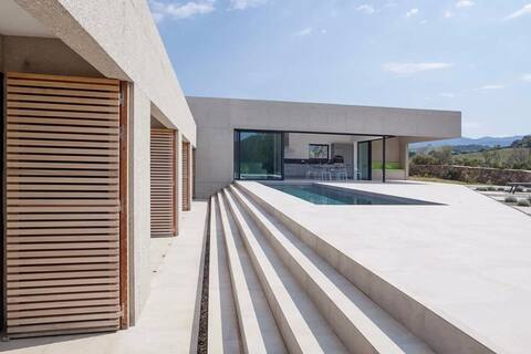 Luxurious architect house, 4 bedrooms, heated pool