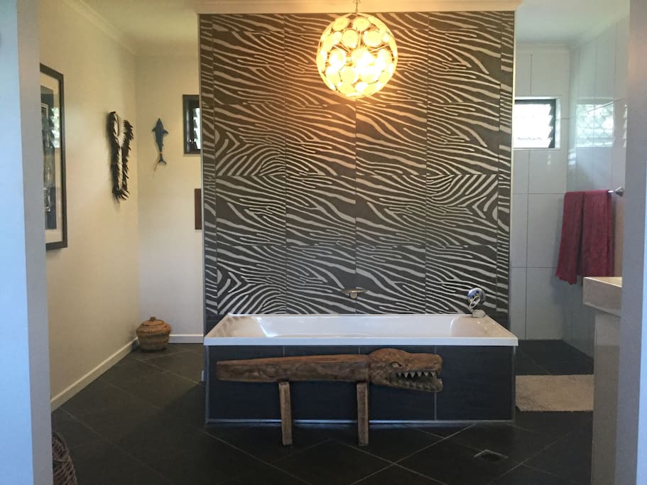 Ensuite bathroom to main room