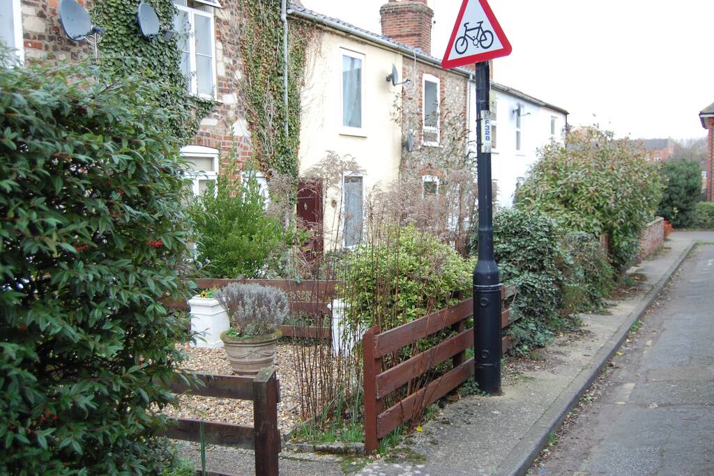 Quiet lane with no through traffic