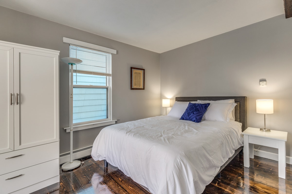 Spálňa na prvom poschodí (s manželskou posteľou)