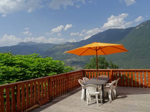 Top Airbnb: Calm, in a mountain village. in Grand Aigueblanche