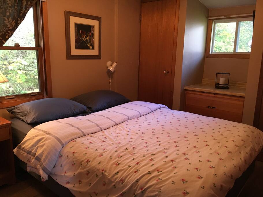 Bedroom with queen bed