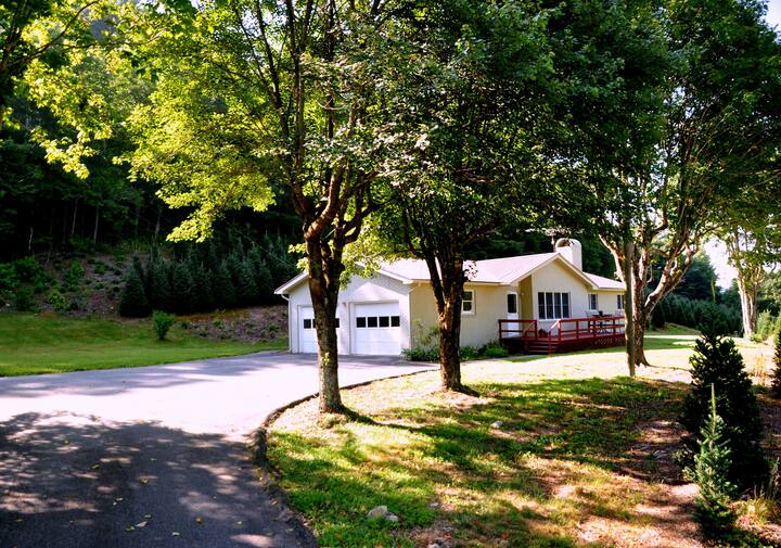 Jones Housenear Sugar & Beech Mtnsskiing Houses for Rent in Newland