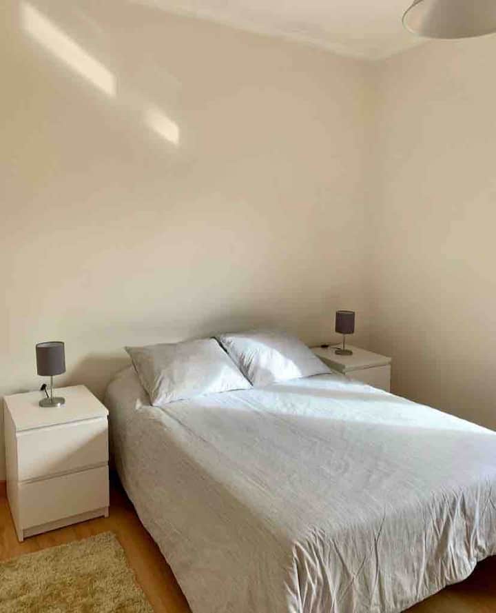 QUARTO 1 - CAMA DE CASAL

SOBA 1 - BRAČNI KREVET