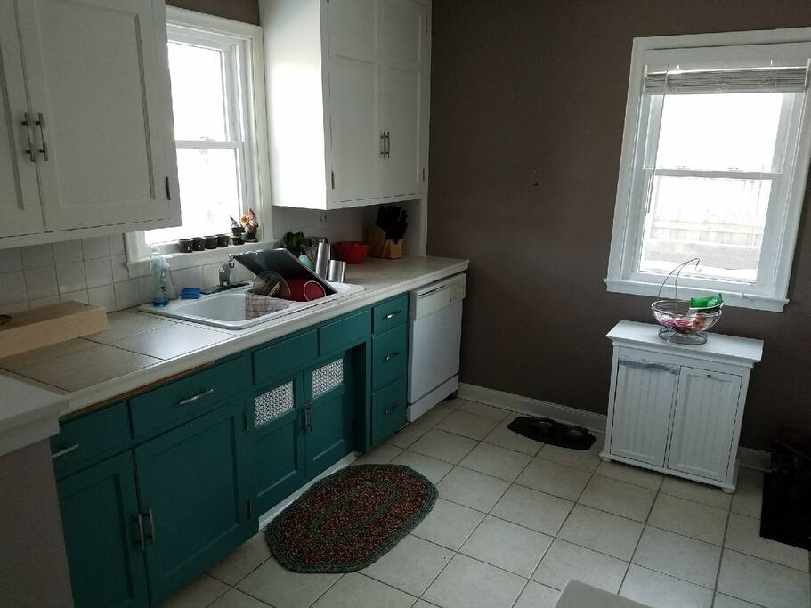 Full kitchen with dishwasher, fridge/freezer, oven, microwave, keurig.
