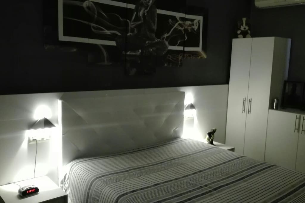 habitacion principal canape 150 si son 3 se puede adaptar una cama hinchable