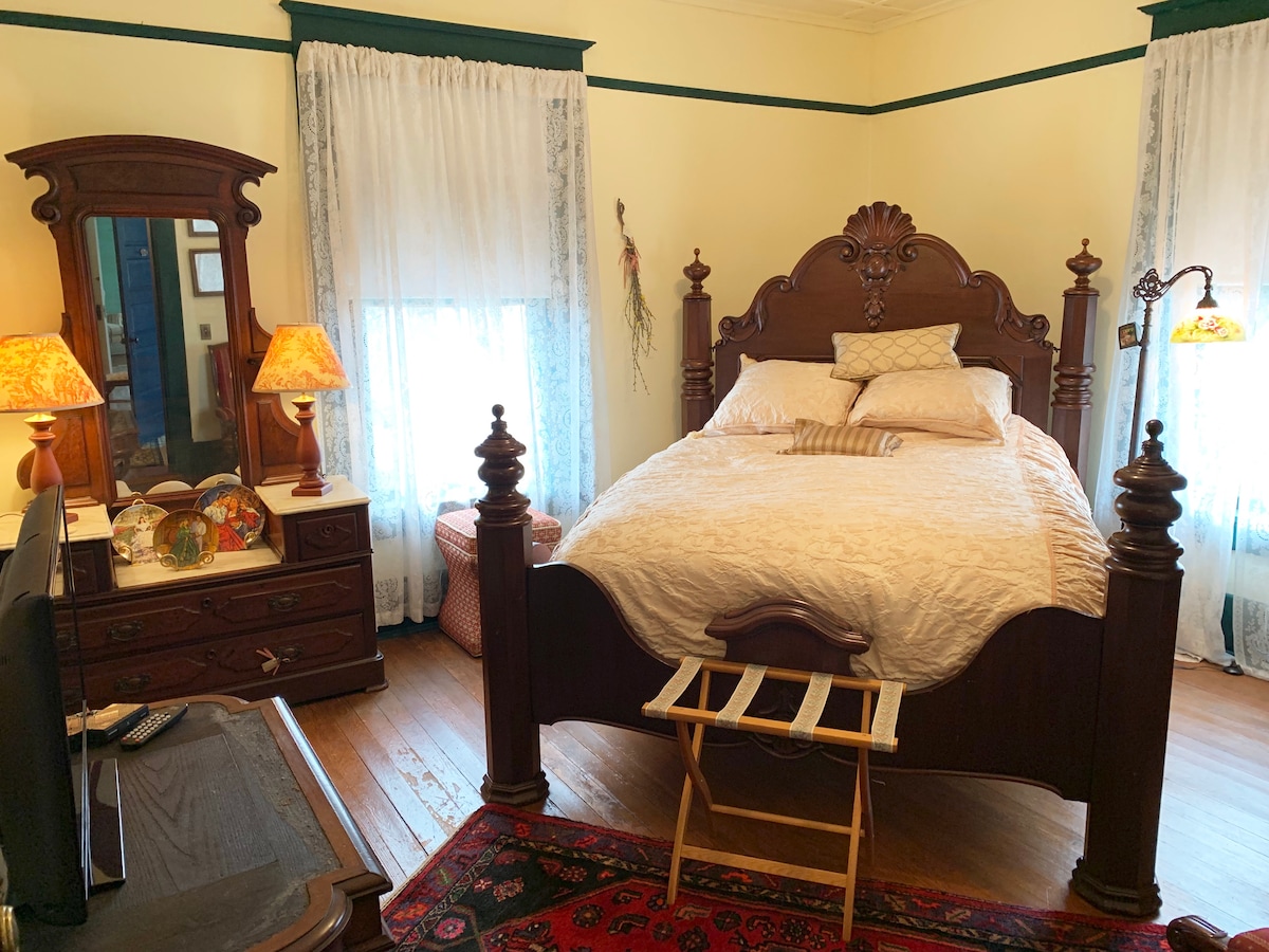 The Plantation Room - Queen Size Bed