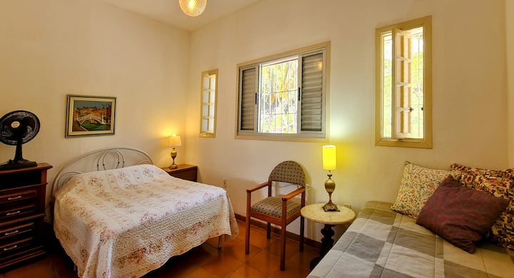 الغرفة رقم2. 
سرير مزدوج وسرير واحد