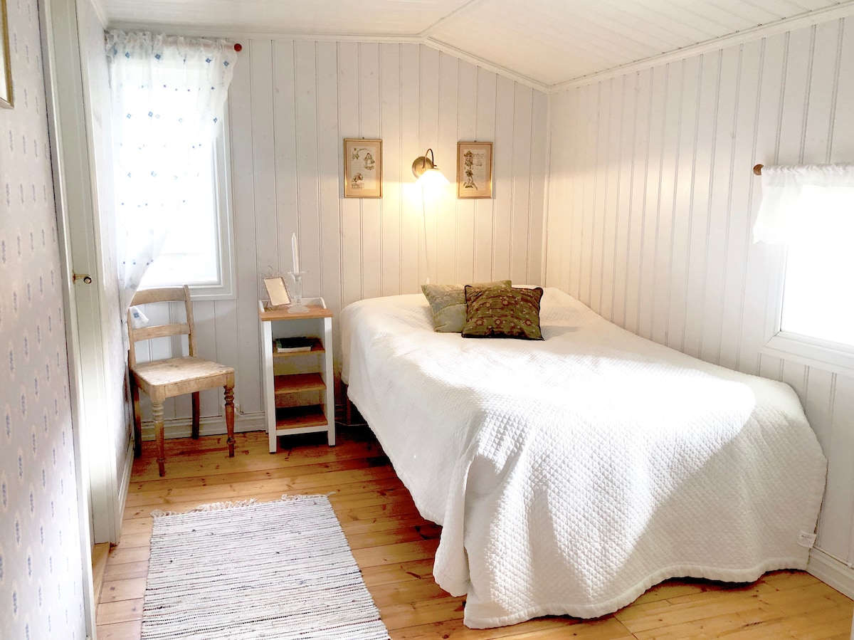Room 1: Blaa, small double bed for up to two people. Morning sun and a large build in wardrobe in which you can also  find the iron and ironing board. 