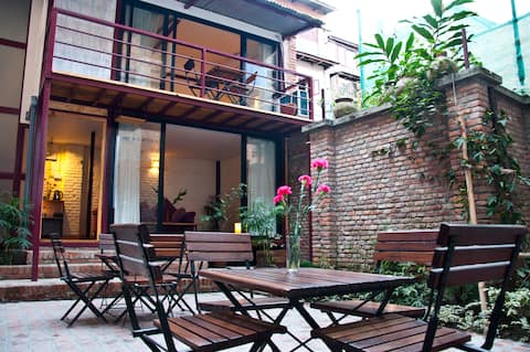 Courtyard Cottage 50m from Patan Durbar Square!