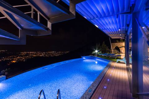 Ultra modern villa with sea view