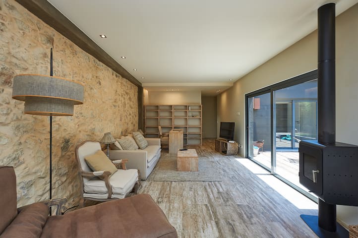 Villa Oasis – splash pool by Portugal Portfolio gallery image 2