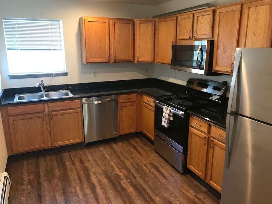 Kitchen, dishwasher, all utensils