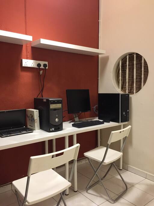 The computers with internet access.