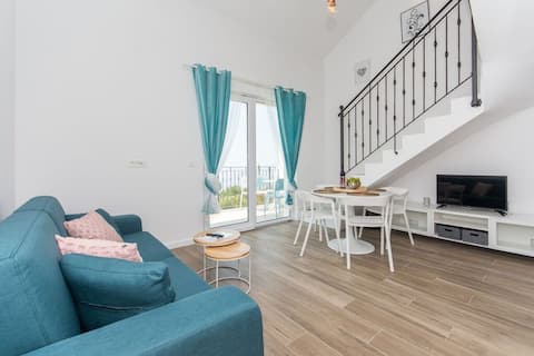 Successful Airbnb property: Comfort gallery apartment with balcony & sea view in Općina župa Dubrovačka