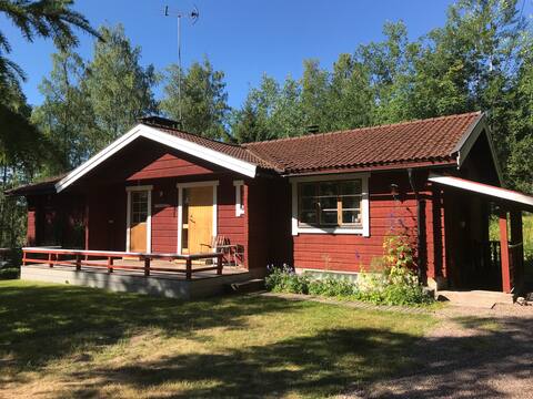 Spacious cabin by lake near ski resort